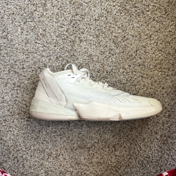 Don Issue #4 Cream and White size 12 M - Picture 2 of 5